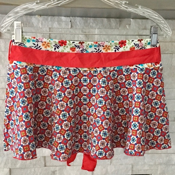 VICTORIA’S SECRET SWIM SKIRT SIZE SMALL - Picture 3 of 7